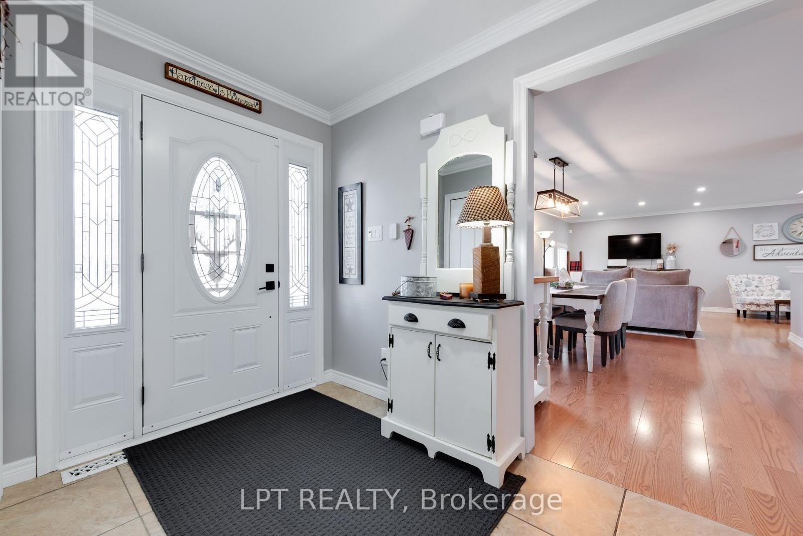 34 Cedar Creek Road, Springwater, ON - Indoor Photo Showing Other Room