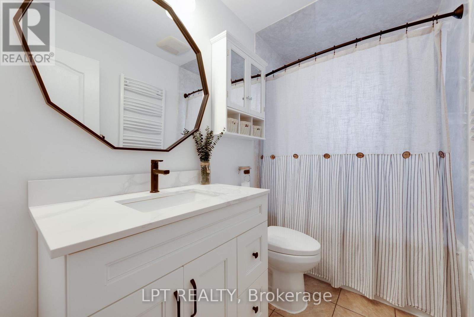 34 Cedar Creek Road, Springwater, ON - Indoor Photo Showing Bathroom