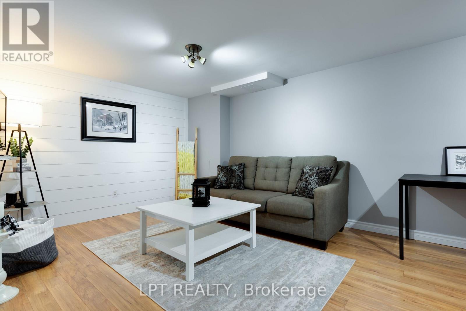 34 Cedar Creek Road, Springwater, ON - Indoor Photo Showing Living Room
