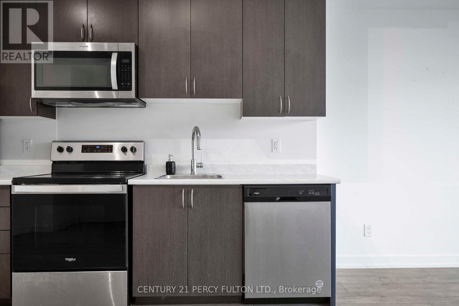 204 - 10 Wilby Crescent, Toronto, ON - Indoor Photo Showing Kitchen With Stainless Steel Kitchen