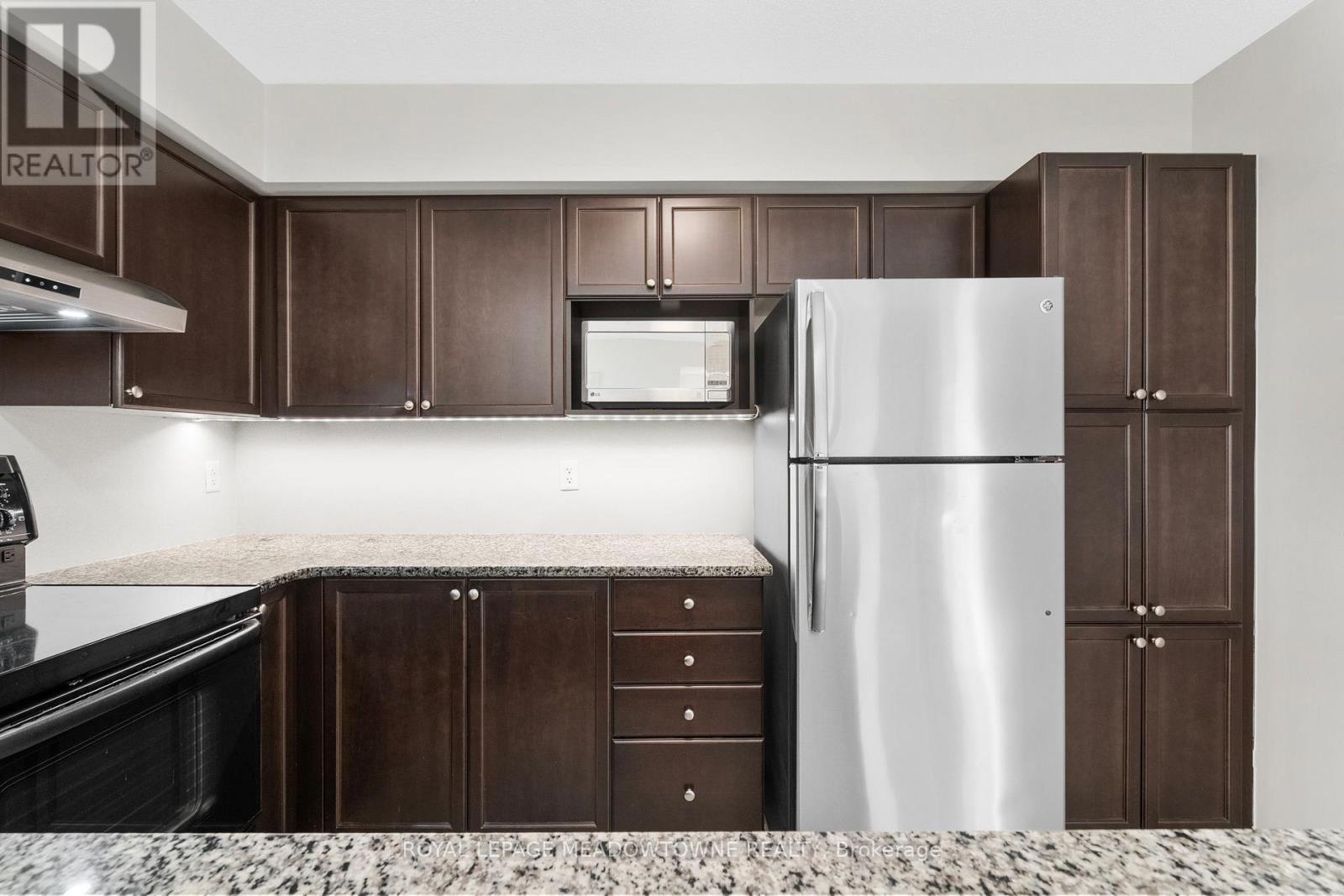 310 - 1470 Main Street E, Milton, ON - Indoor Photo Showing Kitchen