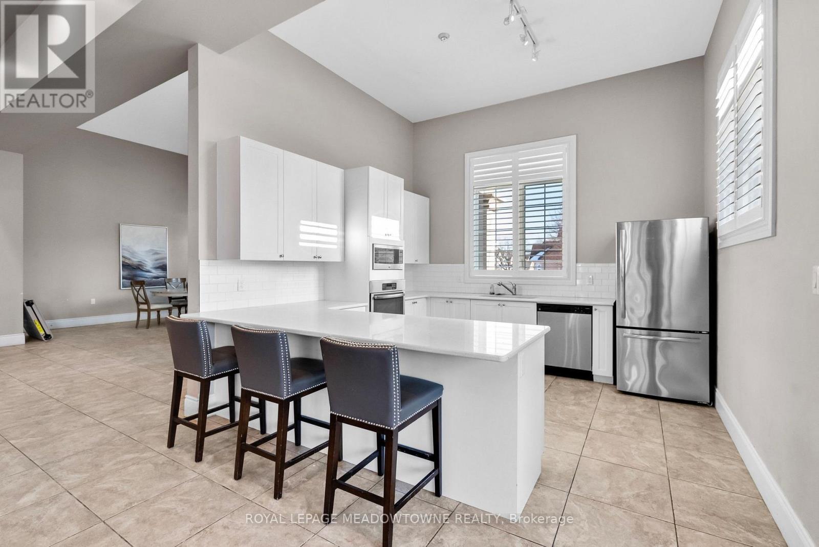 310 - 1470 Main Street E, Milton, ON - Indoor Photo Showing Kitchen With Upgraded Kitchen