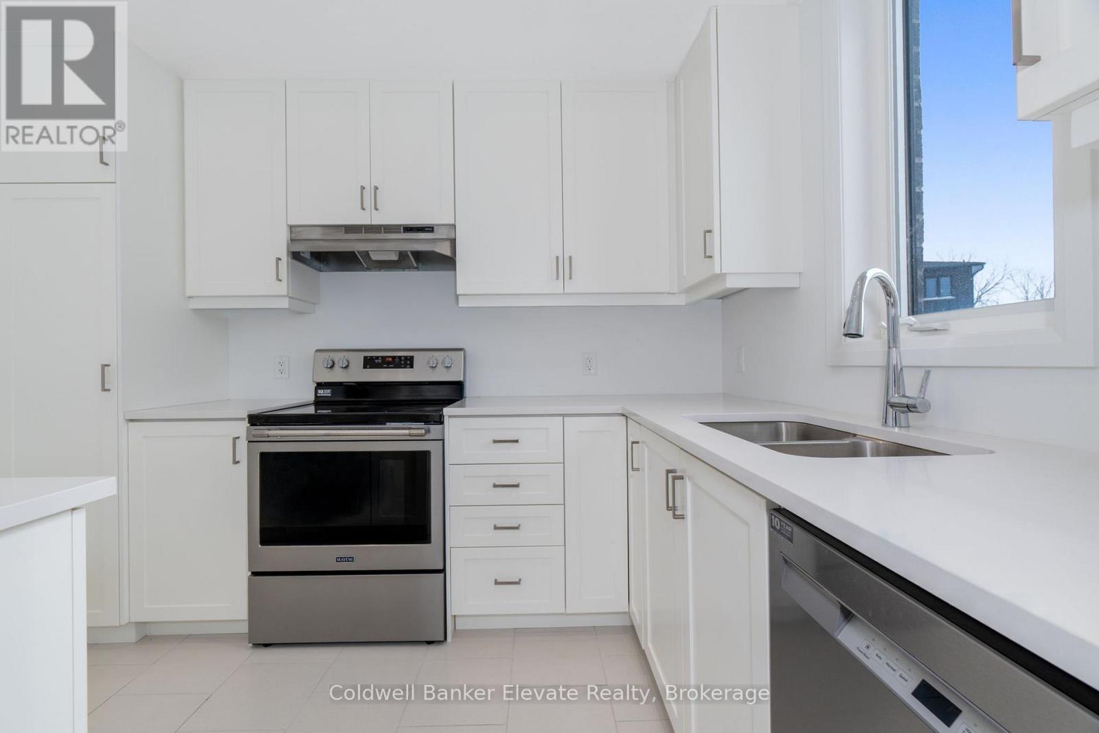 72 Windtree Way, Halton Hills, ON - Indoor Photo Showing Kitchen With Double Sink