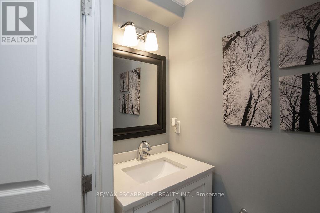 85 Chamomile Drive, Hamilton, ON - Indoor Photo Showing Bathroom