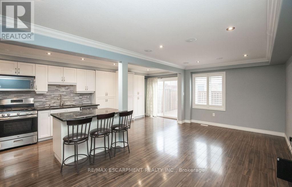 85 Chamomile Drive, Hamilton, ON - Indoor Photo Showing Kitchen