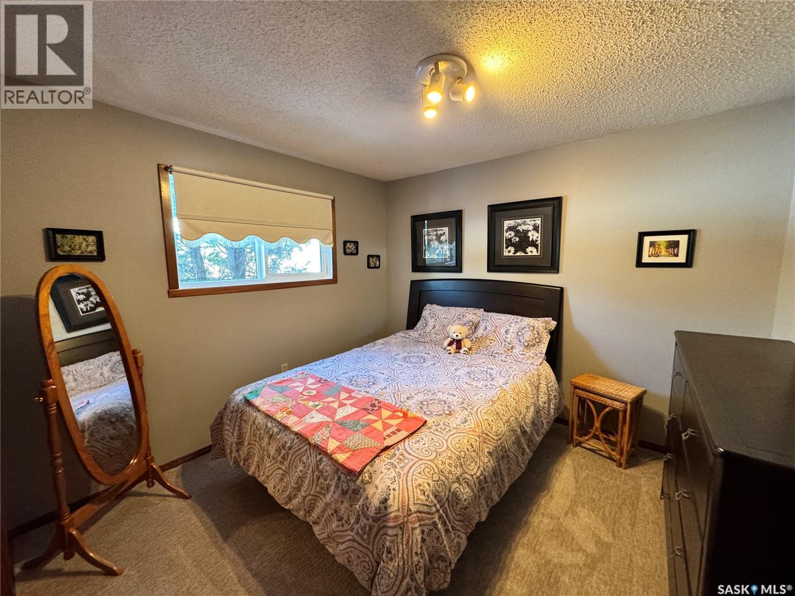 403 8Th Avenue W, Biggar, SK - Indoor Photo Showing Bedroom