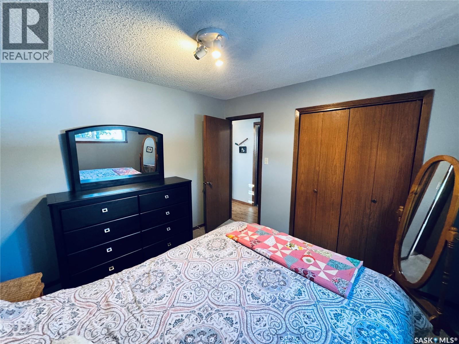 403 8Th Avenue W, Biggar, SK - Indoor Photo Showing Bedroom