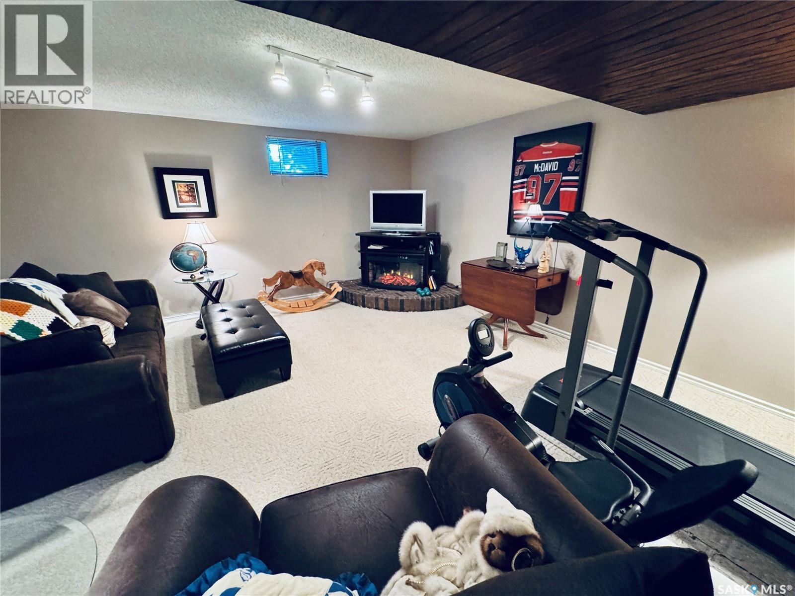 403 8Th Avenue W, Biggar, SK - Indoor