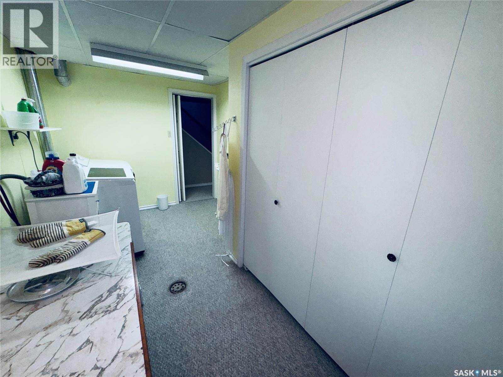 403 8Th Avenue W, Biggar, SK - Indoor