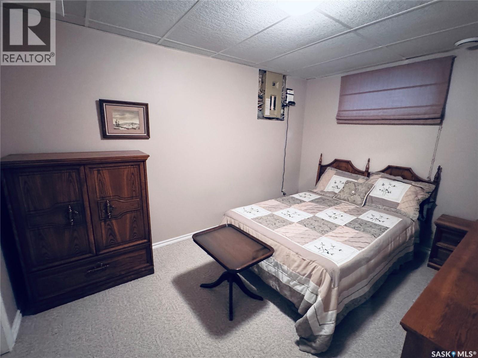 403 8Th Avenue W, Biggar, SK - Indoor Photo Showing Bedroom