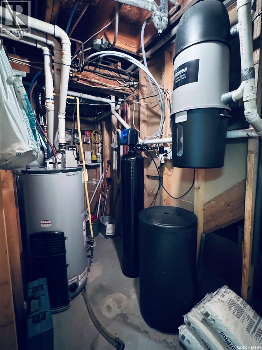 403 8Th Avenue W, Biggar, SK - Indoor Photo Showing Basement