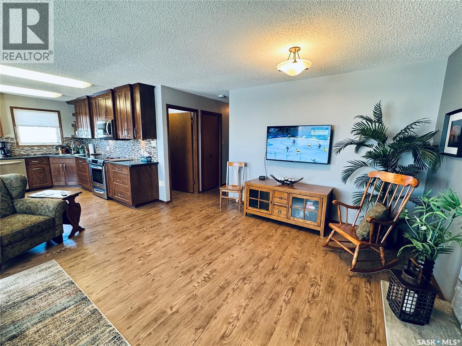 403 8Th Avenue W, Biggar, SK - Indoor