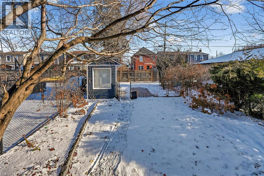 207 Edgemont Street S, Hamilton, ON - Outdoor