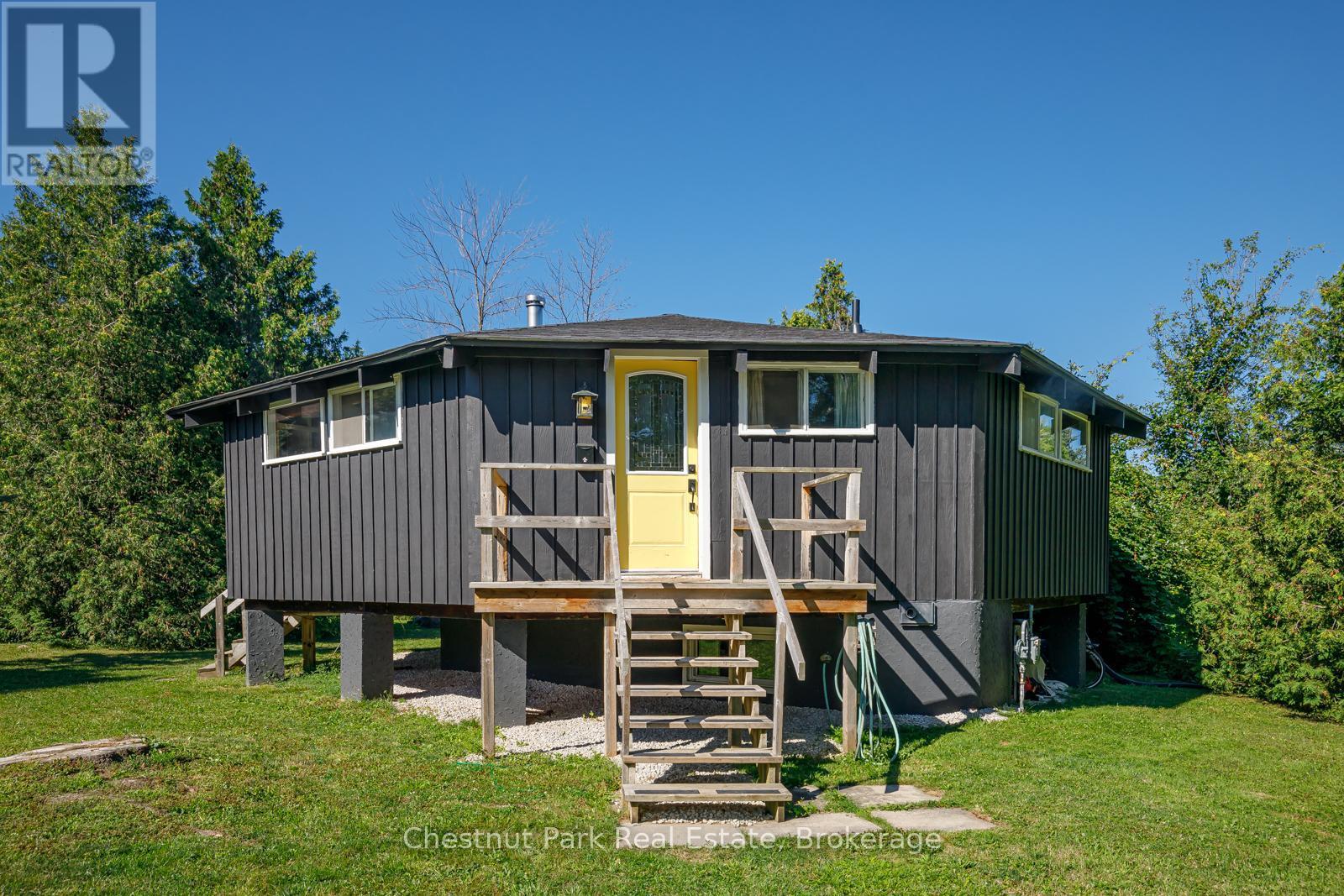 Front view of the chalet - 158 Wensley Drive, Blue Mountains, ON - Outdoor