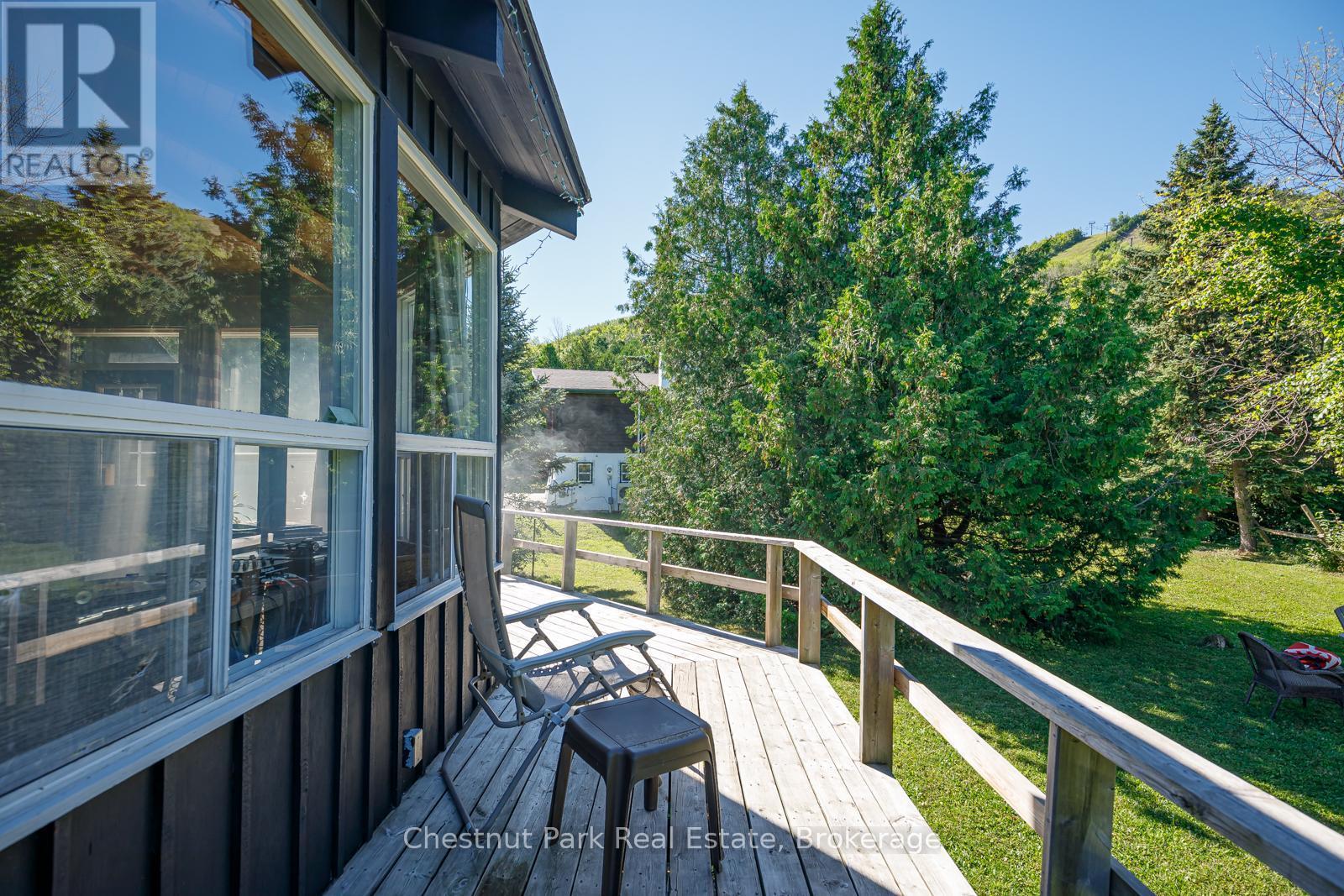 Great entertaining deck with lots of sunshine - 158 Wensley Drive, Blue Mountains, ON - Outdoor