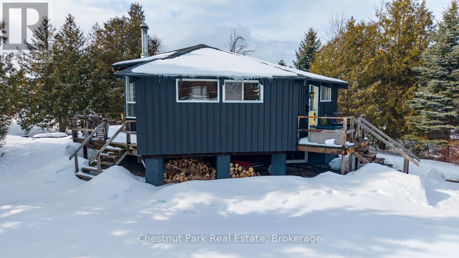 Don't let this chalet slip away from you. - 158 Wensley Drive, Blue Mountains, ON - Outdoor