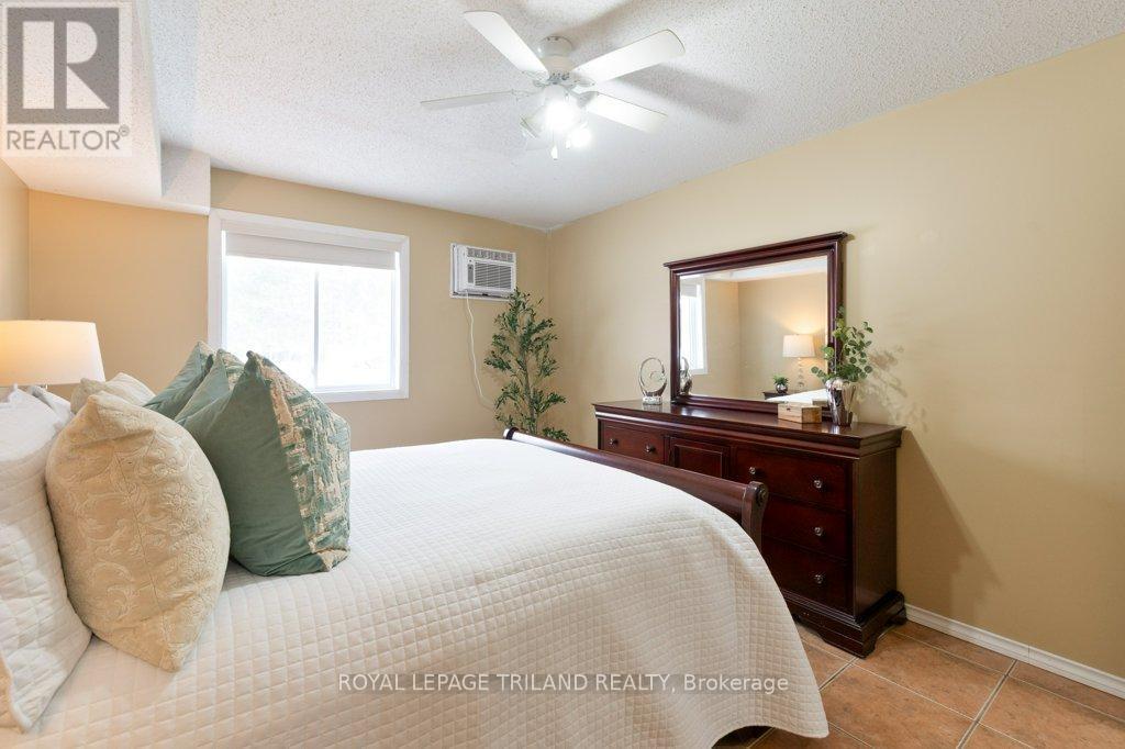 104 - 729 Deveron Crescent, London South (South T), ON - Indoor Photo Showing Bedroom
