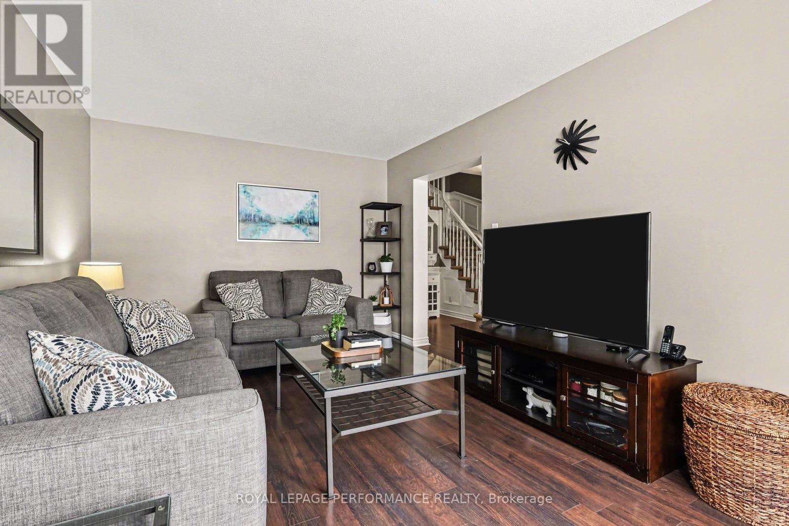 1606 Westport Crescent, Ottawa, ON - Indoor Photo Showing Living Room