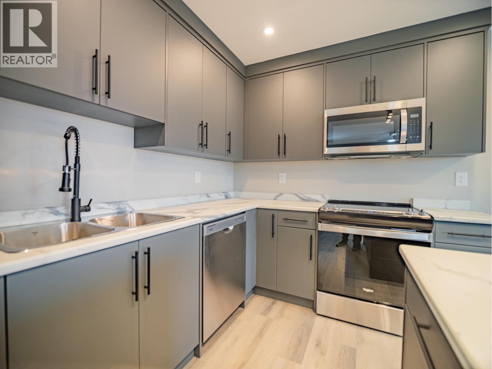 2255 Mctavish Road Unit# A Lot# Sl 2, Kamloops, BC - Indoor Photo Showing Kitchen With Double Sink