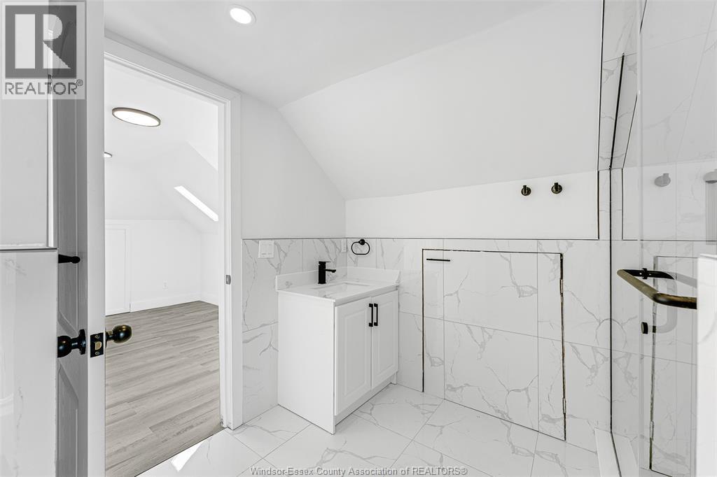 409 Hall Unit# B, Windsor, ON - Indoor