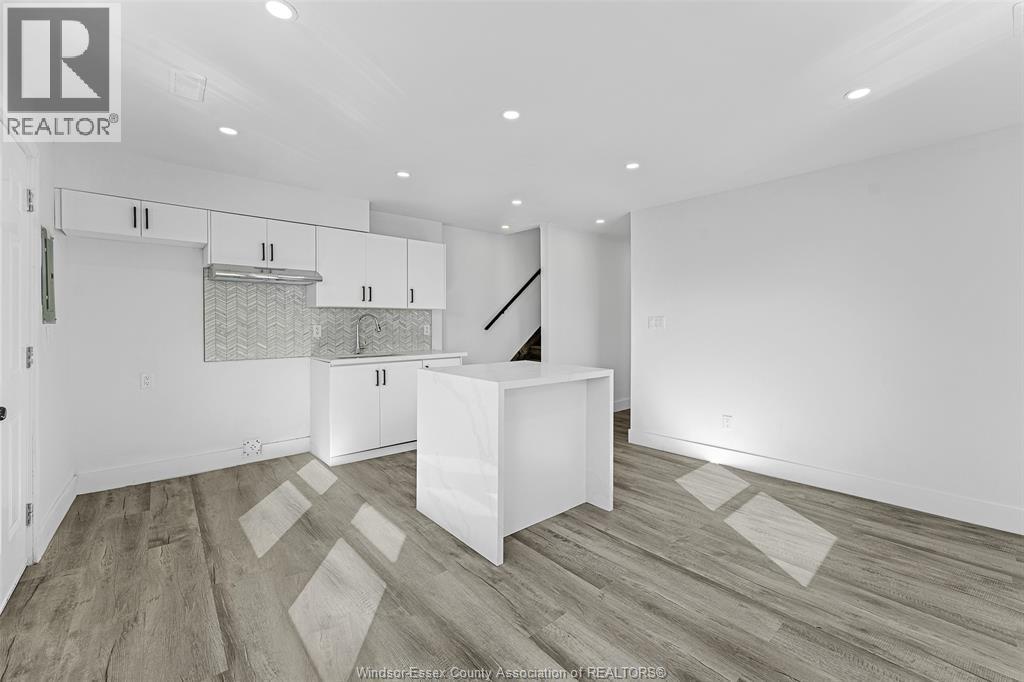 409 Hall Unit# B, Windsor, ON - Indoor Photo Showing Kitchen