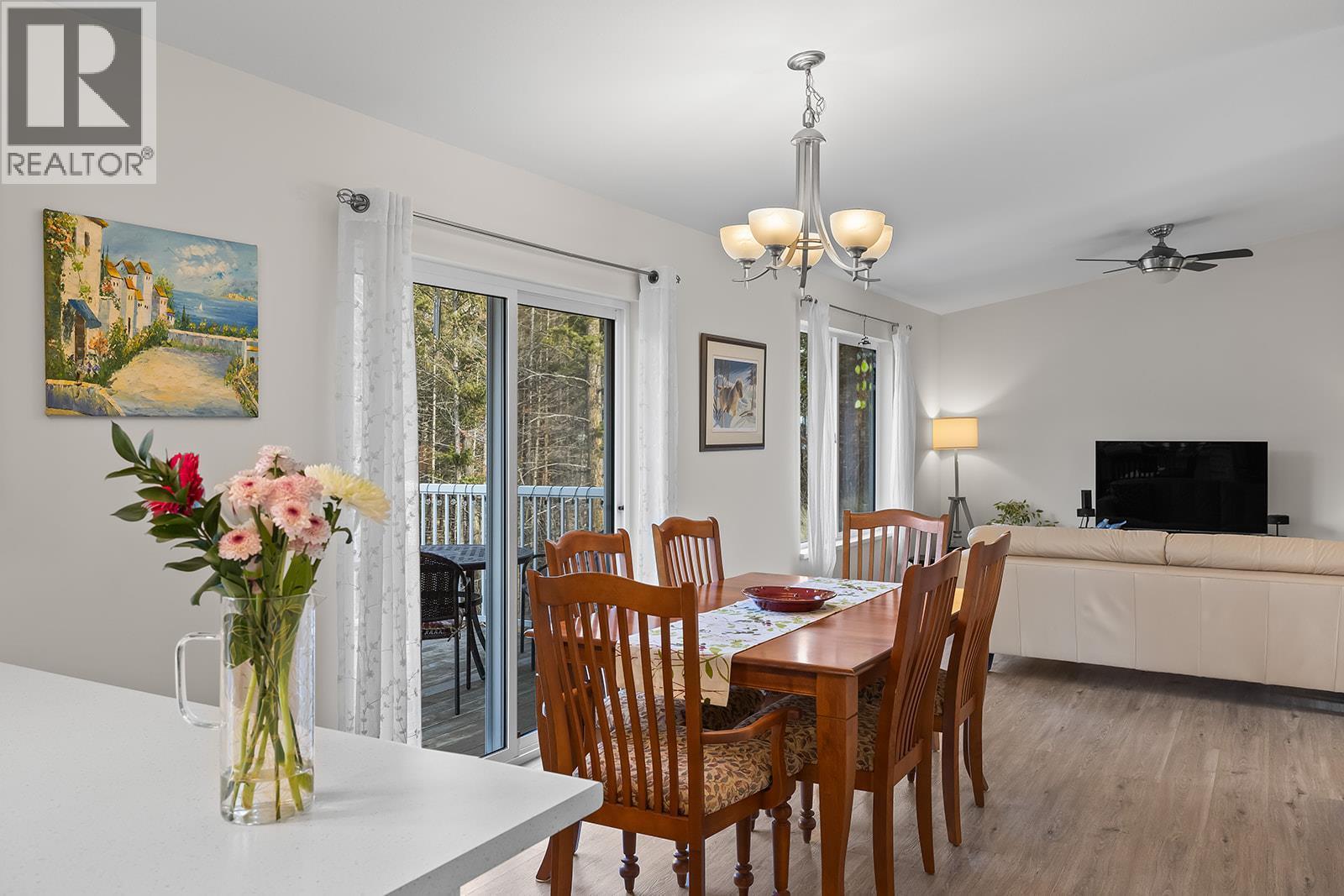 664 Muir Road, Kelowna, BC - Indoor Photo Showing Dining Room