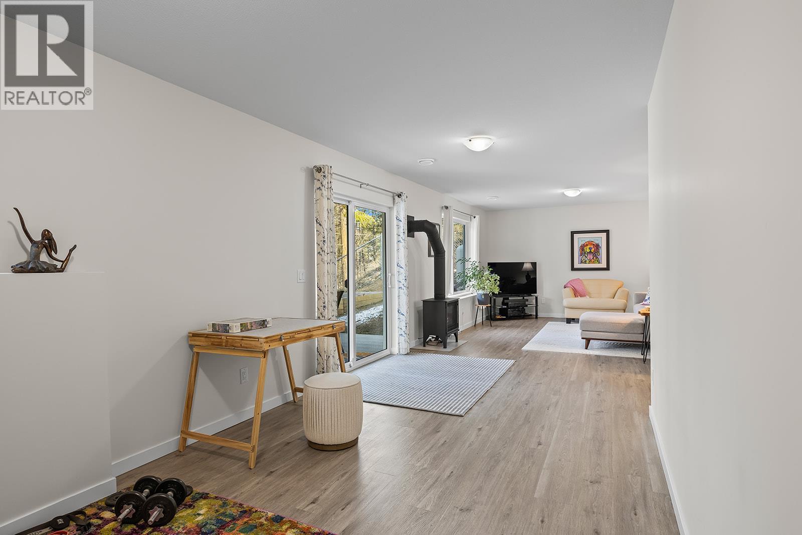 664 Muir Road, Kelowna, BC - Indoor Photo Showing Other Room