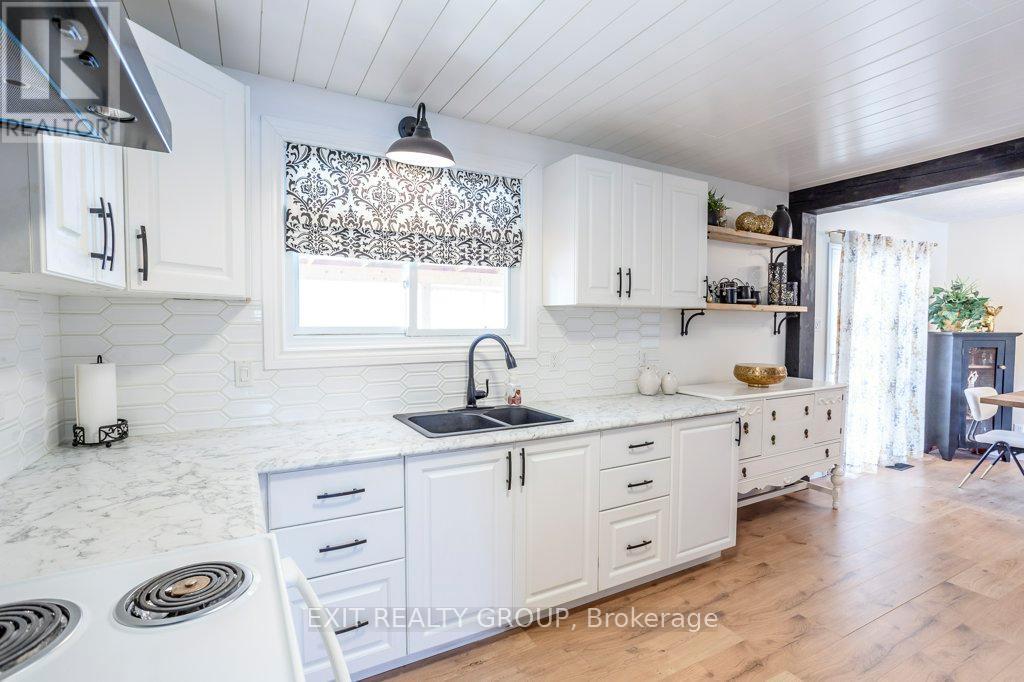 640 Victoria Street N, Tweed (Hungerford (Twp)), ON - Indoor Photo Showing Kitchen With Double Sink