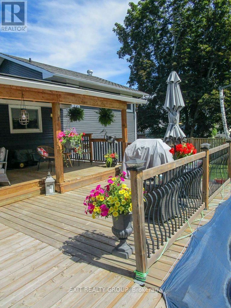 640 Victoria Street N, Tweed (Hungerford (Twp)), ON - Outdoor With Deck Patio Veranda