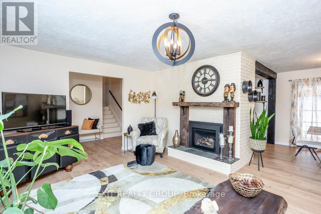 640 Victoria Street N, Tweed (Hungerford (Twp)), ON - Indoor Photo Showing Living Room With Fireplace