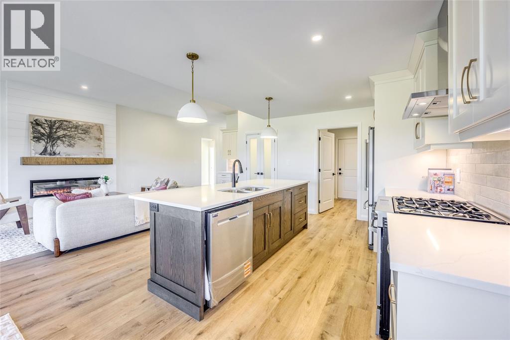 3515 Mia Lane, Plympton-Wyoming, ON - Indoor Photo Showing Kitchen With Double Sink With Upgraded Kitchen