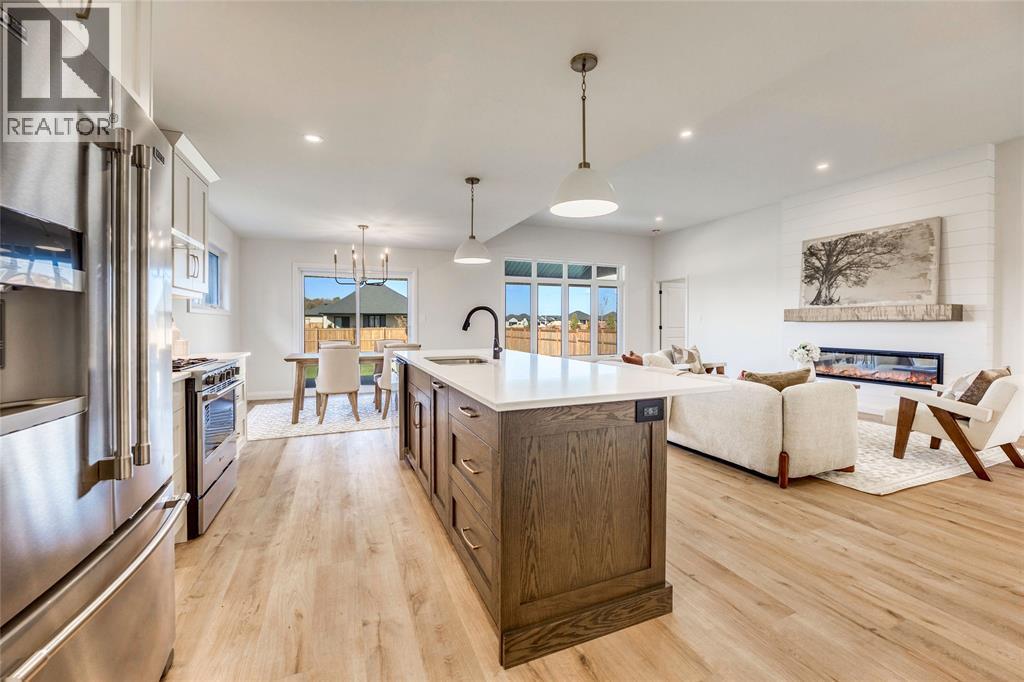 3515 Mia Lane, Plympton-Wyoming, ON - Indoor Photo Showing Kitchen With Upgraded Kitchen