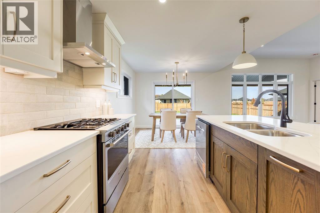 3515 Mia Lane, Plympton-Wyoming, ON - Indoor Photo Showing Kitchen With Double Sink With Upgraded Kitchen