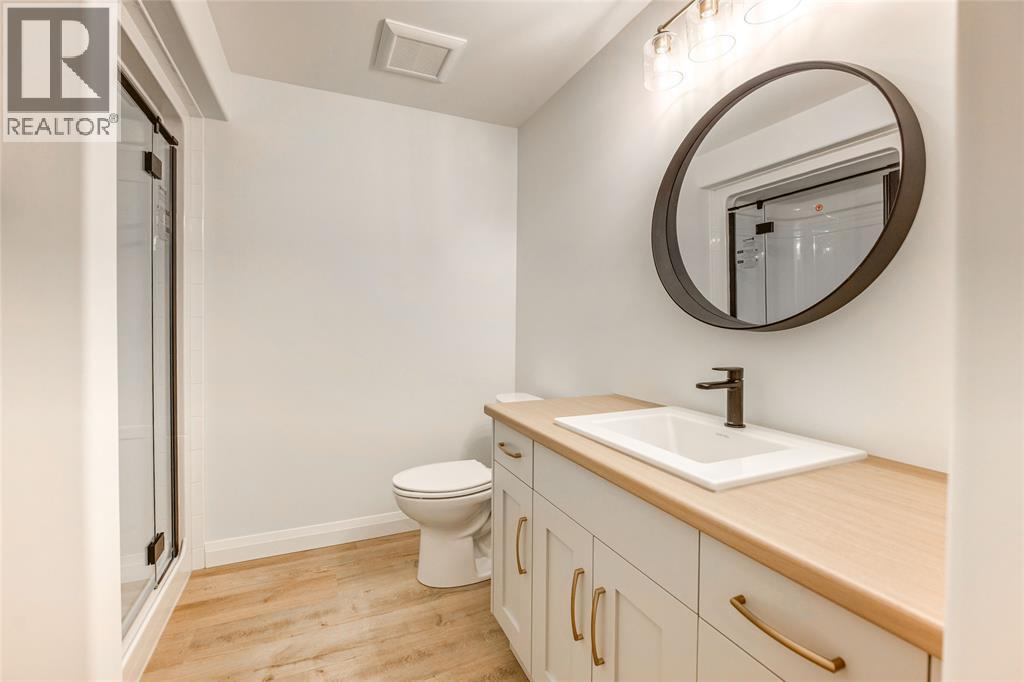 3515 Mia Lane, Plympton-Wyoming, ON - Indoor Photo Showing Bathroom