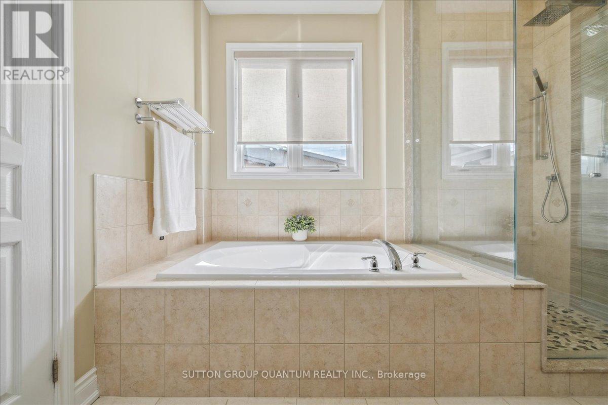 32 Harborn Road, Mississauga, ON - Indoor Photo Showing Bathroom