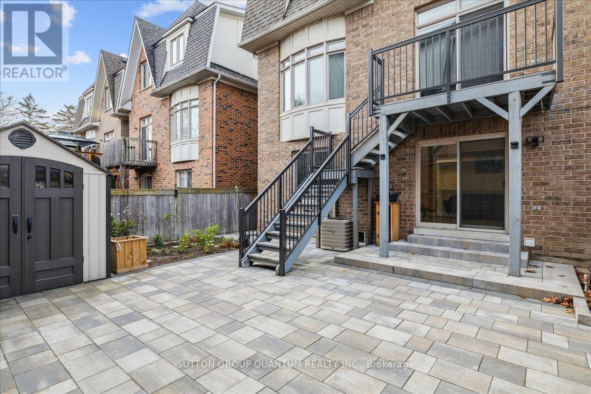 32 Harborn Road, Mississauga, ON - Outdoor