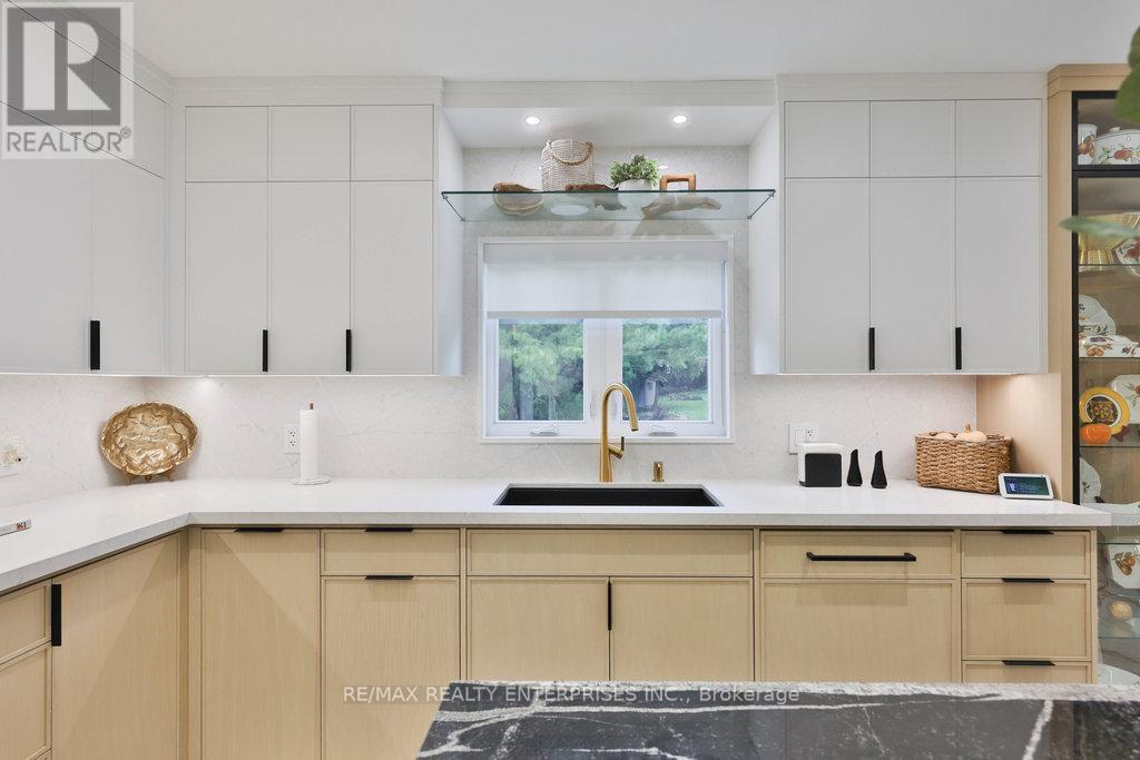 1520 Drymen Crescent, Mississauga, ON - Indoor Photo Showing Kitchen