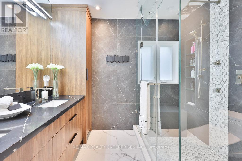 1520 Drymen Crescent, Mississauga, ON - Indoor Photo Showing Bathroom