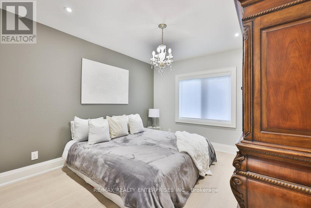 1520 Drymen Crescent, Mississauga, ON - Indoor Photo Showing Bedroom