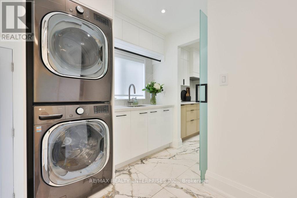 1520 Drymen Crescent, Mississauga, ON - Indoor Photo Showing Laundry Room