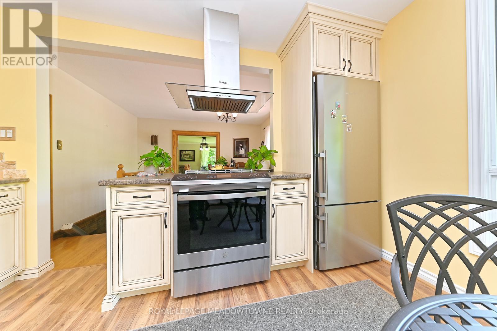 4 Ann Street, Halton Hills, ON - Indoor Photo Showing Kitchen