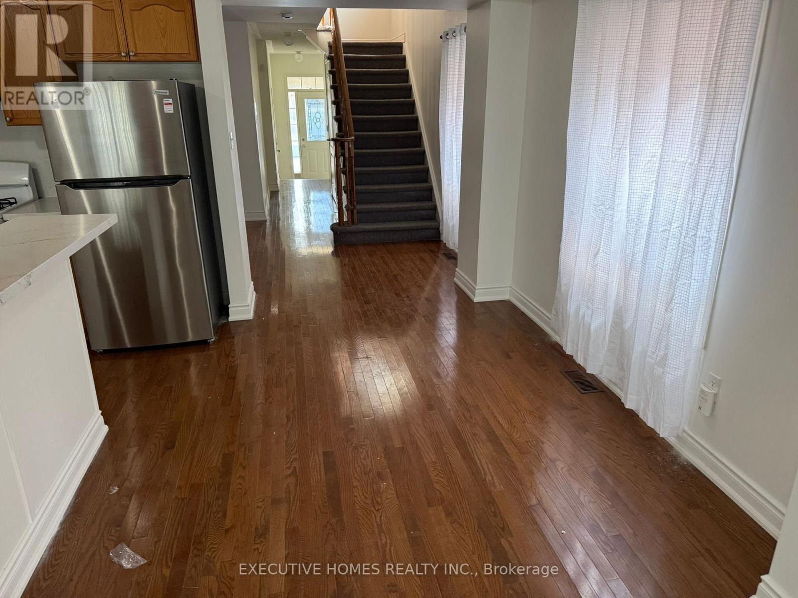 100 Sandcherry Crescent, Brampton, ON - Indoor Photo Showing Kitchen