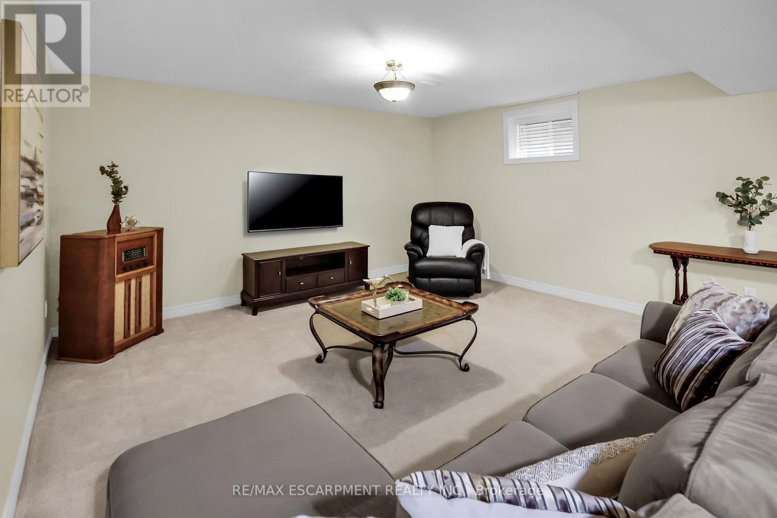 4 - 8 Muscat Drive, Grimsby, ON - Indoor