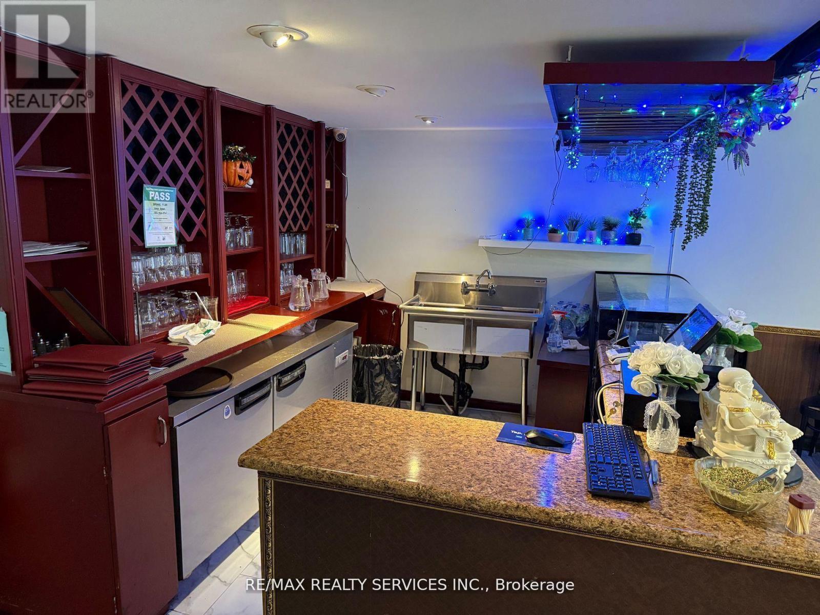 354 Main Street W, Hamilton, ON