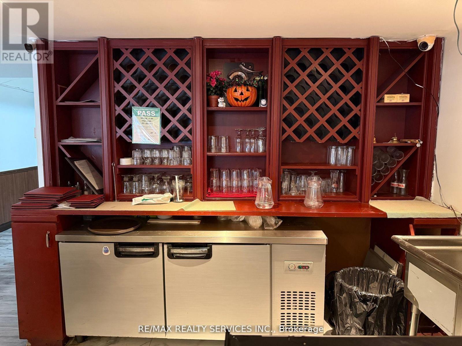 354 Main Street W, Hamilton, ON