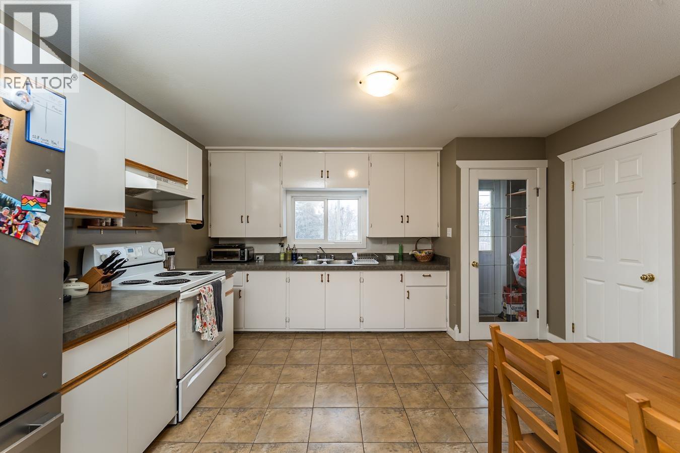 2020 Ross Crescent, Prince George, BC - Indoor Photo Showing Kitchen With Double Sink