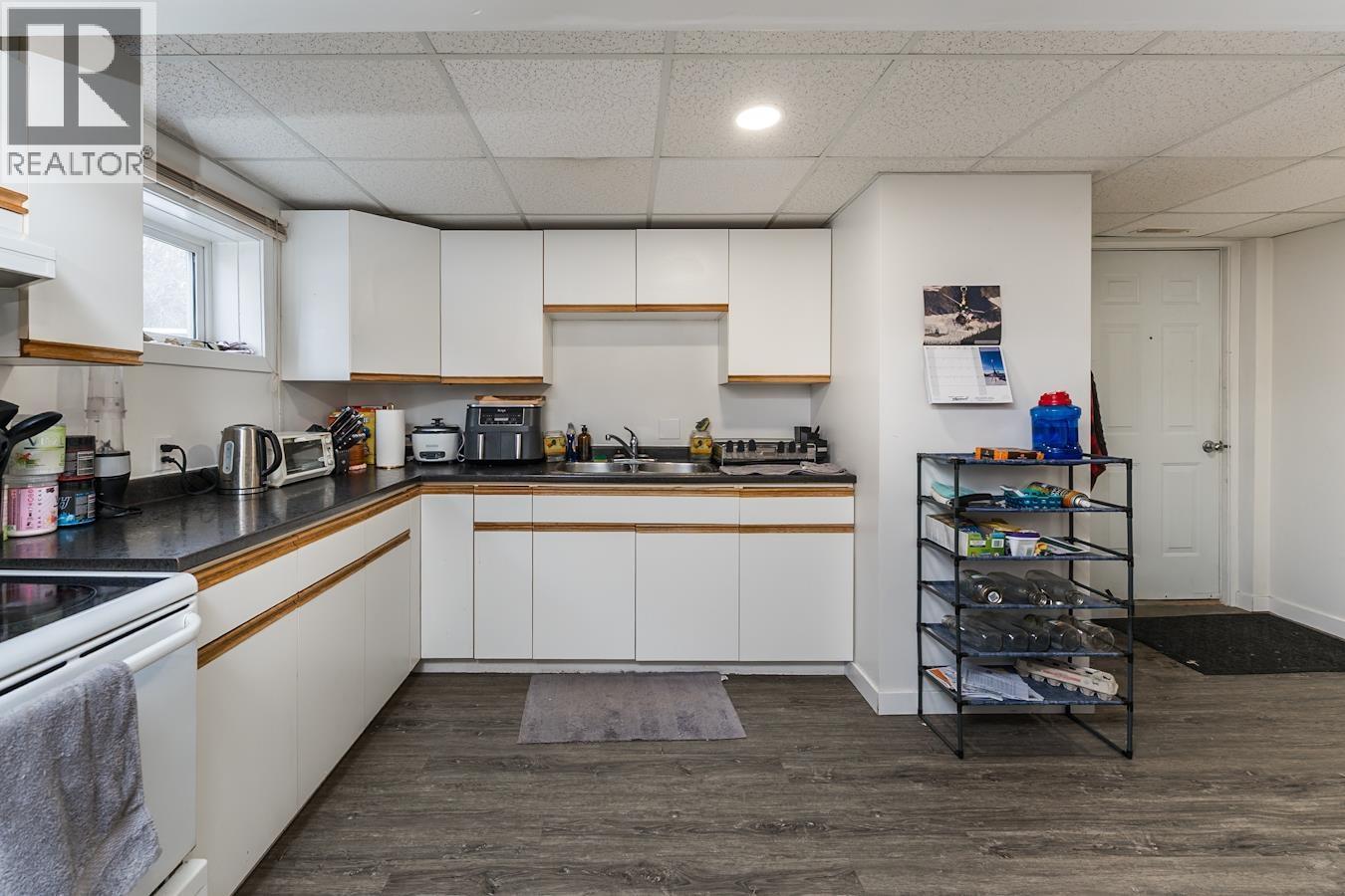 2020 Ross Crescent, Prince George, BC - Indoor Photo Showing Kitchen With Double Sink