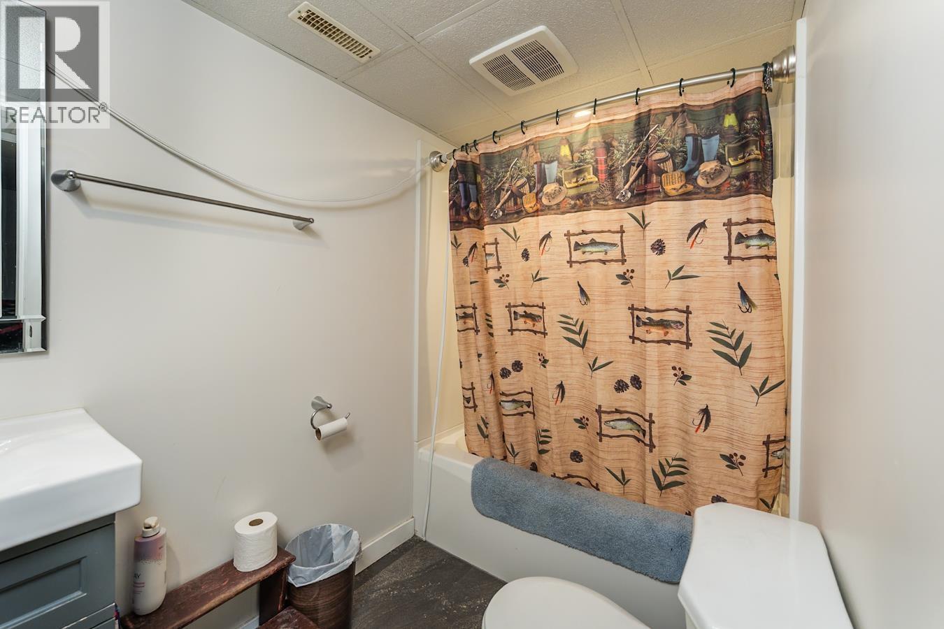 2020 Ross Crescent, Prince George, BC - Indoor Photo Showing Bathroom