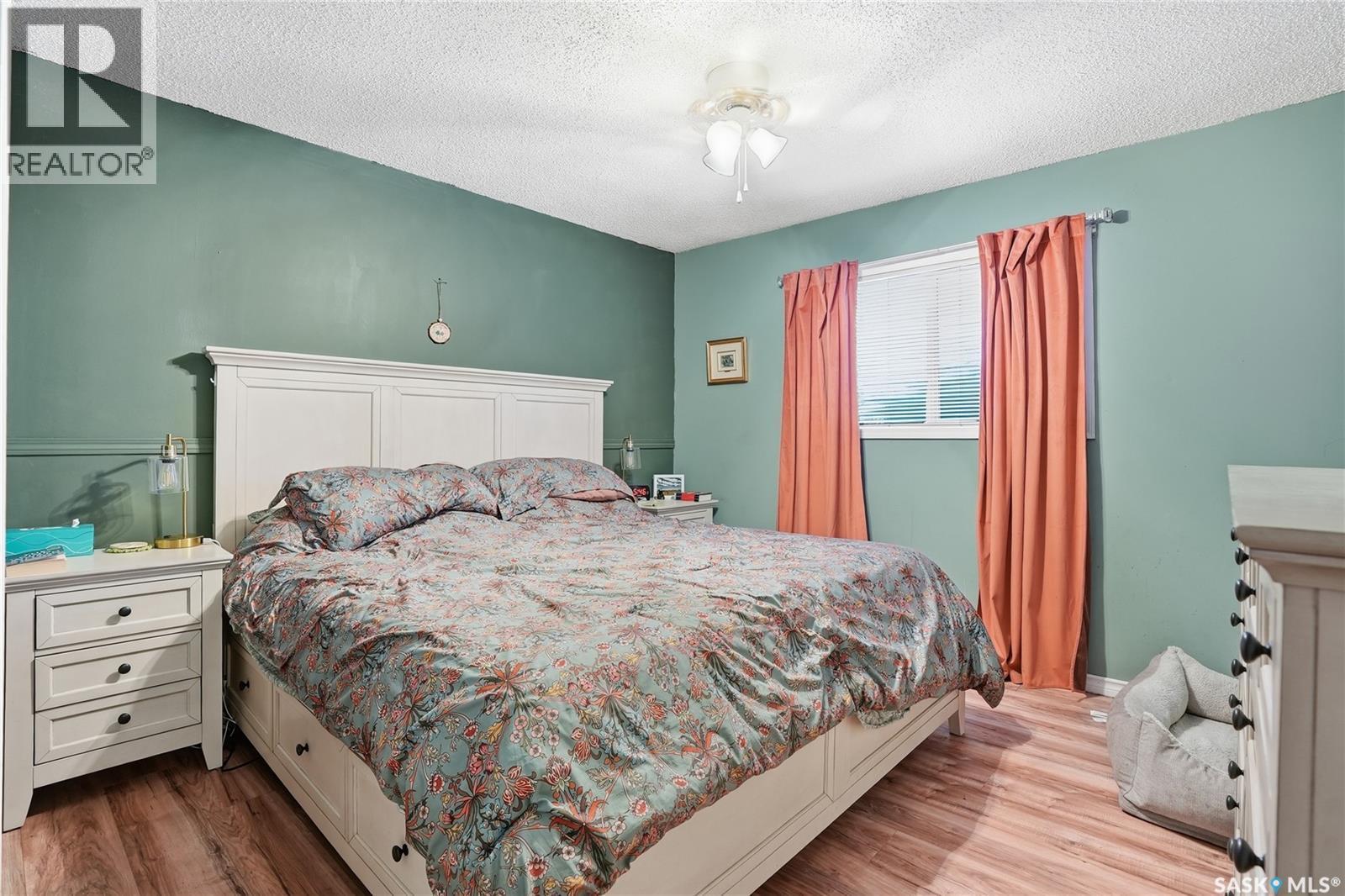 5 4Th Avenue N, Martensville, SK - Indoor Photo Showing Bedroom