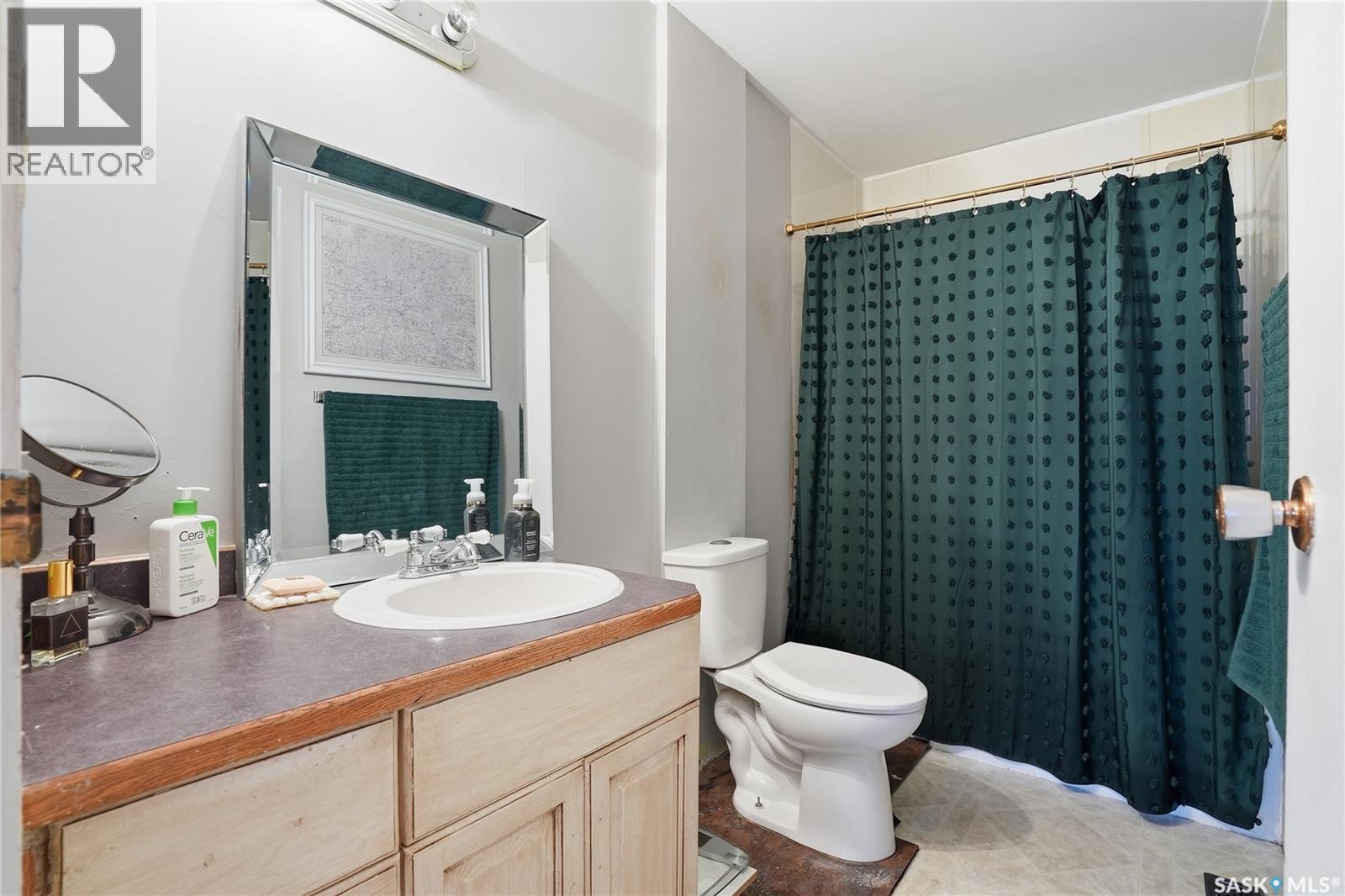 5 4Th Avenue N, Martensville, SK - Indoor Photo Showing Bathroom